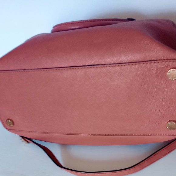 Michael Kors Savannah Bag With Strap - Picture 5 of 7